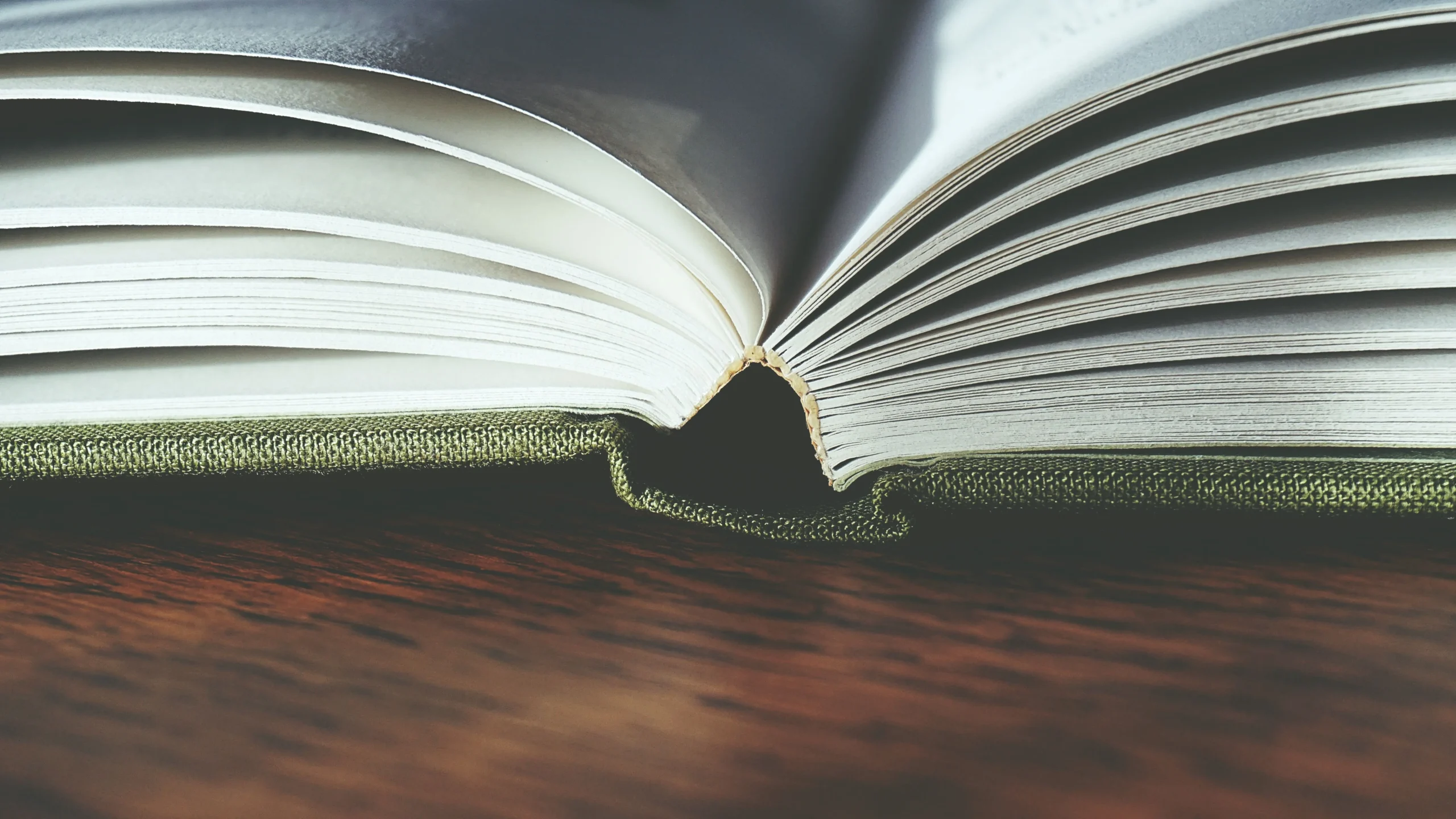Een opengeklapt boek